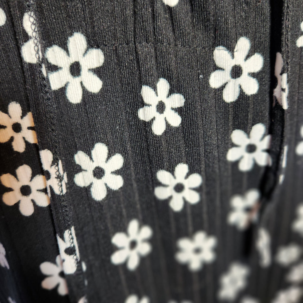 Black Top with White Daisies, Lacing Up the Front