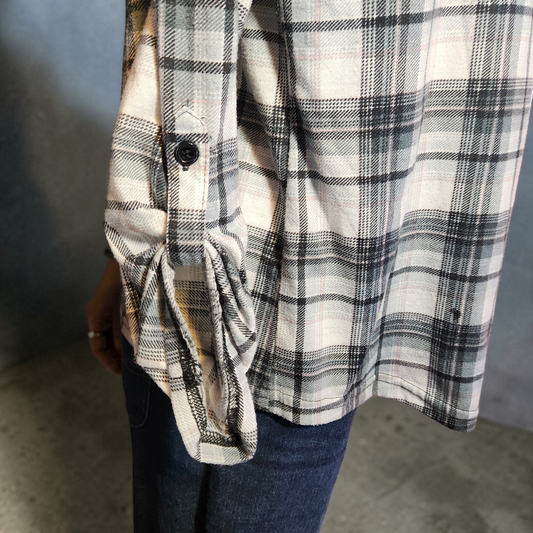 1990's Plaid Flannel Shirt. 3/4 length sleeves.