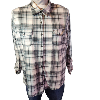 1990's Plaid Flannel Shirt. 3/4 length sleeves.